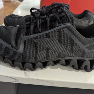 Reebok mens zigwild black size 9.5